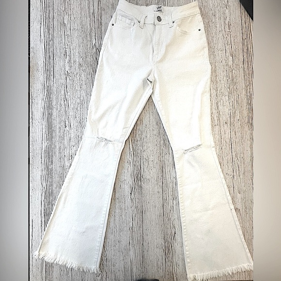 YMI High Rise Stretch Flare Jeans in White 7/28 - Picture 2 of 14